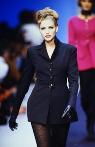 2016274805_karl-lagerfeld-fw-1992(8).thumb.jpg.6fedbb8f85206d865270feb37430cc6f.jpg