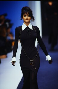 2038626404_karl-lagerfeld-fw-1992(20).thumb.jpg.b265f4b529d9d5e460860d70d39cfc91.jpg