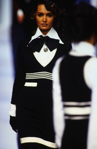 2047681955_karl-lagerfeld-fw-1992(4).thumb.jpg.2492d858772d5ff2f9cc044347f543f0.jpg