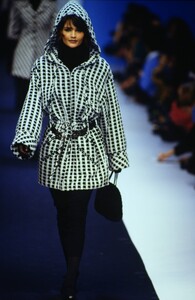 2087838151_karl-lagerfeld-fw-1992(3).thumb.jpg.3a2b4a2e297494367df6c09984c5ecbf.jpg