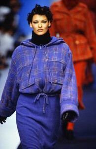 2106761464_karl-lagerfeld-fw-1992(2).thumb.jpg.3b0258b4a3e028eeac18ff15461b4e8d.jpg