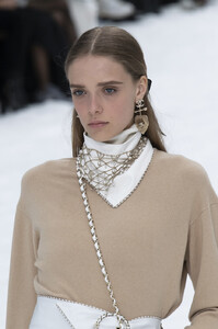 2134471879_ChanelFall2019DetailsoPuSL455opox.thumb.jpg.af11649343abb11c2d3fdb1800462f5b.jpg