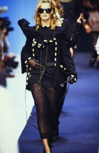 215897112_karl-lagerfeld-fw-1992(15).thumb.jpg.3457e711aa8621e50b164c3c5080e493.jpg