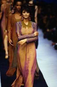 219302839_karl-lagerfeld-fw-1992(22).thumb.jpg.e2d862bef9c7d959201be3874349571e.jpg