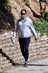       jen290620BZNimage101.jpg