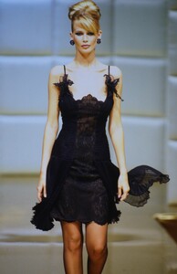 232958179_valentino-hc-fw-1995(14).thumb.jpg.73b302e6f767441a0243862e3a578adf.jpg