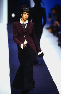 248067993_karl-lagerfeld-fw-1992(14).thumb.jpg.7959338d6f49e16ccc6598474fc533b0.jpg