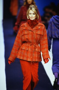 251397508_karl-lagerfeld-fw-1992(12).thumb.jpg.873142cb17e5b5106c94f04058258126.jpg