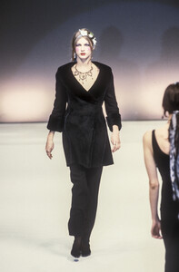 262807515_Blumarine1998WomenRTW21.thumb.jpg.f90f5a0b7ccd2455ec04afc871e76827.jpg