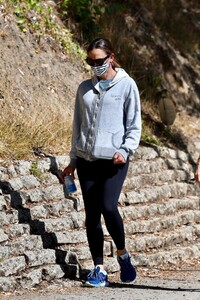       jen290620BZNimage115.jpg
