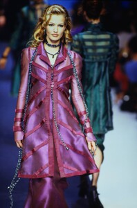 298422296_karl-lagerfeld-fw-1992(9).thumb.jpg.fe69a94bba53ec0e20bfe6819a6dc9c2.jpg