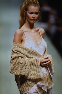 335329131_valentino-hc-spring-1996(9).thumb.jpg.962ebd8c121536781347205f3d8e6fe9.jpg