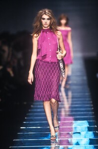 336243656_Versace2000WomenRTW40.thumb.jpg.d830a1e18a30a84a5a66cfbed324eb22.jpg