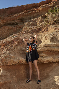 lofficielbaltics.com 1563382071962847-190618_MYTHERESA_IBIZA_12_3190_RGB.jpg