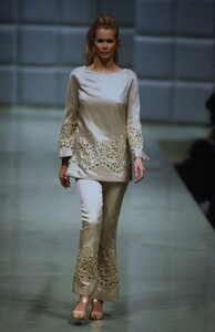 375525649_valentino-hc-spring-1996(1).thumb.jpg.66c51b5f32690c6c0815f43a874b8ab7.jpg