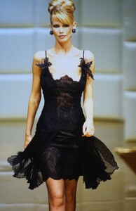 392508597_valentino-hc-fw-1995(13).thumb.jpg.d32eabf2b59020cfdfe4d38b95c3aba7.jpg