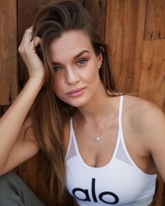 Josephine Skriver 2.jpg