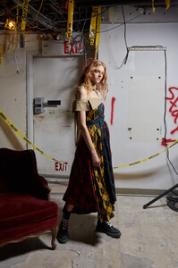 398693365_MonseFall2020Backstage5lGTIQgDkLjx.thumb.jpg.ab04a4c045ae2bfee8150500a5f7c80a.jpg