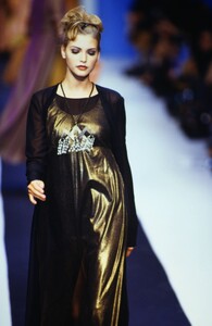 399971434_karl-lagerfeld-fw-1992(10).thumb.jpg.09ac2a28fe2ed864ca9d950adc17a50d.jpg