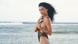 Raven Lynn Is Fierce in This Steamy, New Video  INTIMATES   Sports Illustrated Swimsuit.mp4_snapshot_00.08_[2020.06.22_23.58.47].jpg