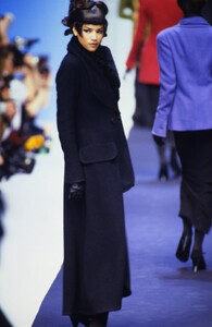 417485765_karl-lagerfeld-fw-1992(5).thumb.jpg.05a8666759902e67de90f0af4c243101.jpg