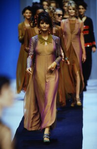 419344396_karl-lagerfeld-fw-1992(23).thumb.jpg.b5c56da3a8ce2eb0095e175286667ecf.jpg