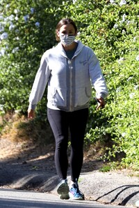       jen290620BZNimage128.jpg