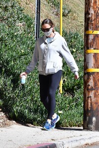       jen290620BZNimage123.jpg