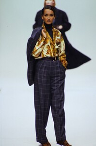 483172200_gucci-fw-1992(7).thumb.jpg.18250e5c0246c44459d194f6f9ec1c8d.jpg