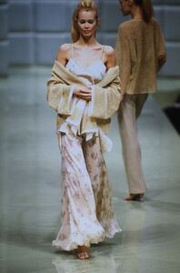 488237951_valentino-hc-spring-1996(11).thumb.jpg.22222a500e79442ba2e7b7310a99f759.jpg