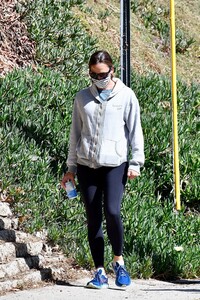       jen290620BZNimage120.jpg