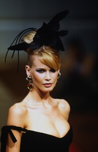 519712922_valentino-hc-fw-1995(22).thumb.jpg.5895f929989675f14ae5b5979dc37e35.jpg