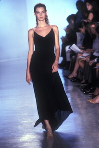 529601923_DonnaKaran2000WomenRTW32.thumb.jpg.05c71cc7e03719f585001e06067a13ec.jpg