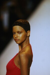 54951091_anna-sui-spring-1998(17).thumb.jpg.f4232ce832e8319e9e5305cd368a7d4a.jpg