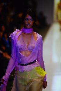 551567212_fendi-alessandra(5).thumb.jpg.2af732dfe218f21e458093b89ad0c32c.jpg