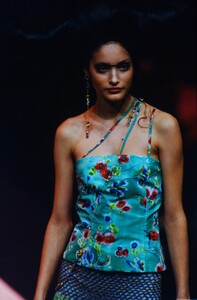 583270271_christian-lacroix-ss-1998(2).thumb.jpg.d9c25f9d2cce5ed8afdacae143802fa0.jpg