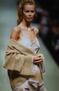 591426219_valentino-hc-spring-1996(6).thumb.jpg.4287e02636f6e0eded7daee663bc9fb6.jpg