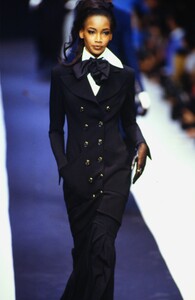 595125745_karl-lagerfeld-fw-1992(2).thumb.jpg.6f2814c548ba417bca882d36588f1c38.jpg