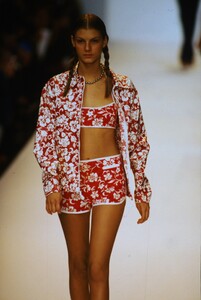 628826355_anna-sui-spring-1998(7).thumb.jpg.134365f1f1a61135ac2cc37584914d3c.jpg