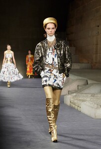 64_The_Paris-New_York_2018-19_Metiers_d_art_collection_look_64-1544018911.thumb.jpg.6fe043e44daf9c98de08415a258b389a.jpg