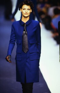 656244203_karl-lagerfeld-fw-1992(8).thumb.jpg.fb96f5a57a151034fc744badf53c0225.jpg