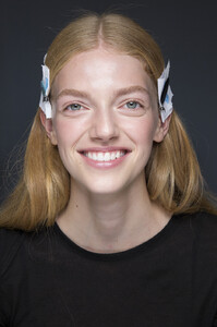 729595066_No.21Spring2019BackstageFWGLDjrPg_Gx.thumb.jpg.c375f3897233e9a51ab14d123d628ab2.jpg