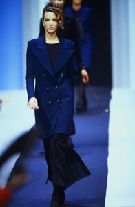 731675775_karl-lagerfeld-fw-1992(6).thumb.jpg.8da1fa0e27940cddd52101a653648c78.jpg