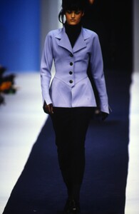 738505753_karl-lagerfeld-fw-1992(8).thumb.jpg.02d0bf81a3844e2864f5e0341ff3e691.jpg