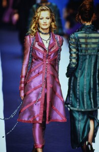 754453972_karl-lagerfeld-fw-1992(8).thumb.jpg.0272446666c07ea5f156ecb6620c0bba.jpg