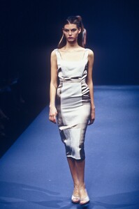 755582005_Prada1998WomenRTW69.thumb.jpg.980bdc59248275741137f03d4e480b19.jpg