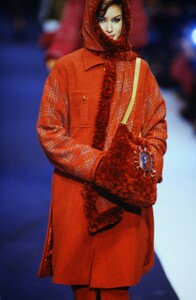 774824948_karl-lagerfeld-fw-1992(1).thumb.jpg.e5d318855822f961e7e92b676419cbab.jpg