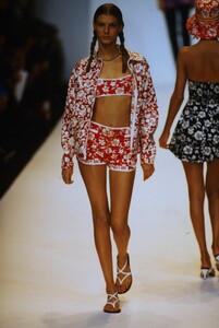 790680712_anna-sui-spring-1998(3).thumb.jpg.ec92764de41ed3a9e680160bccb21bd7.jpg