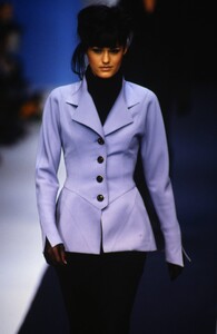 796357188_karl-lagerfeld-fw-1992(5).thumb.jpg.616de4207a068f1c776ba31190353007.jpg