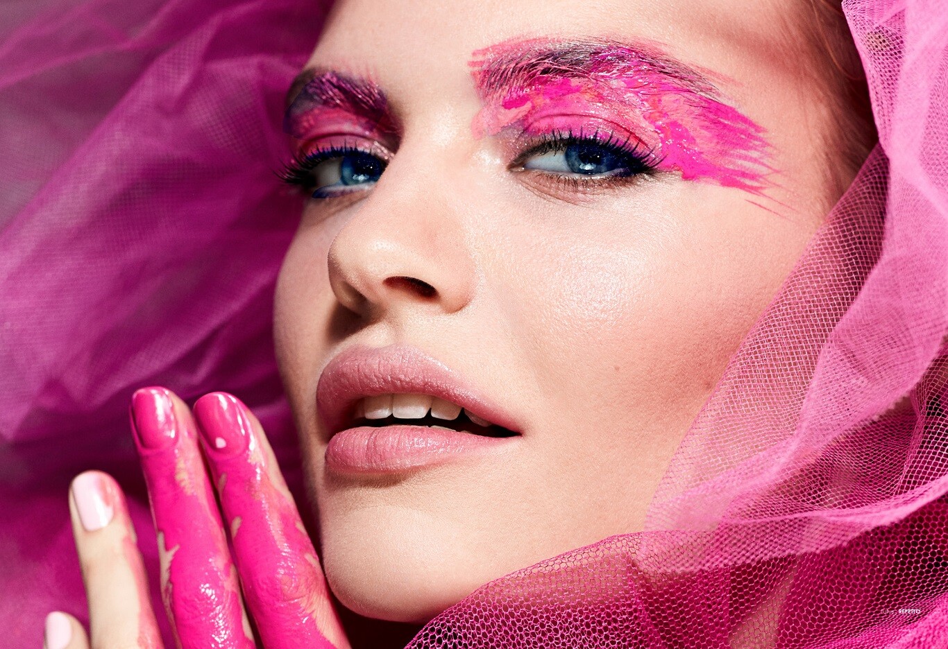 https://www.bellazon.com/main/uploads/monthly_2020_06/804653902_FlorianeDesmaretGlintmag5.jpg.95daafb040a78dfd7344bf170095bb47.jpg
